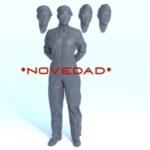 Piloto mujer en mono