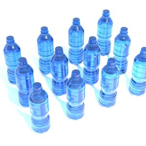 Botellas agua azules sueltas
